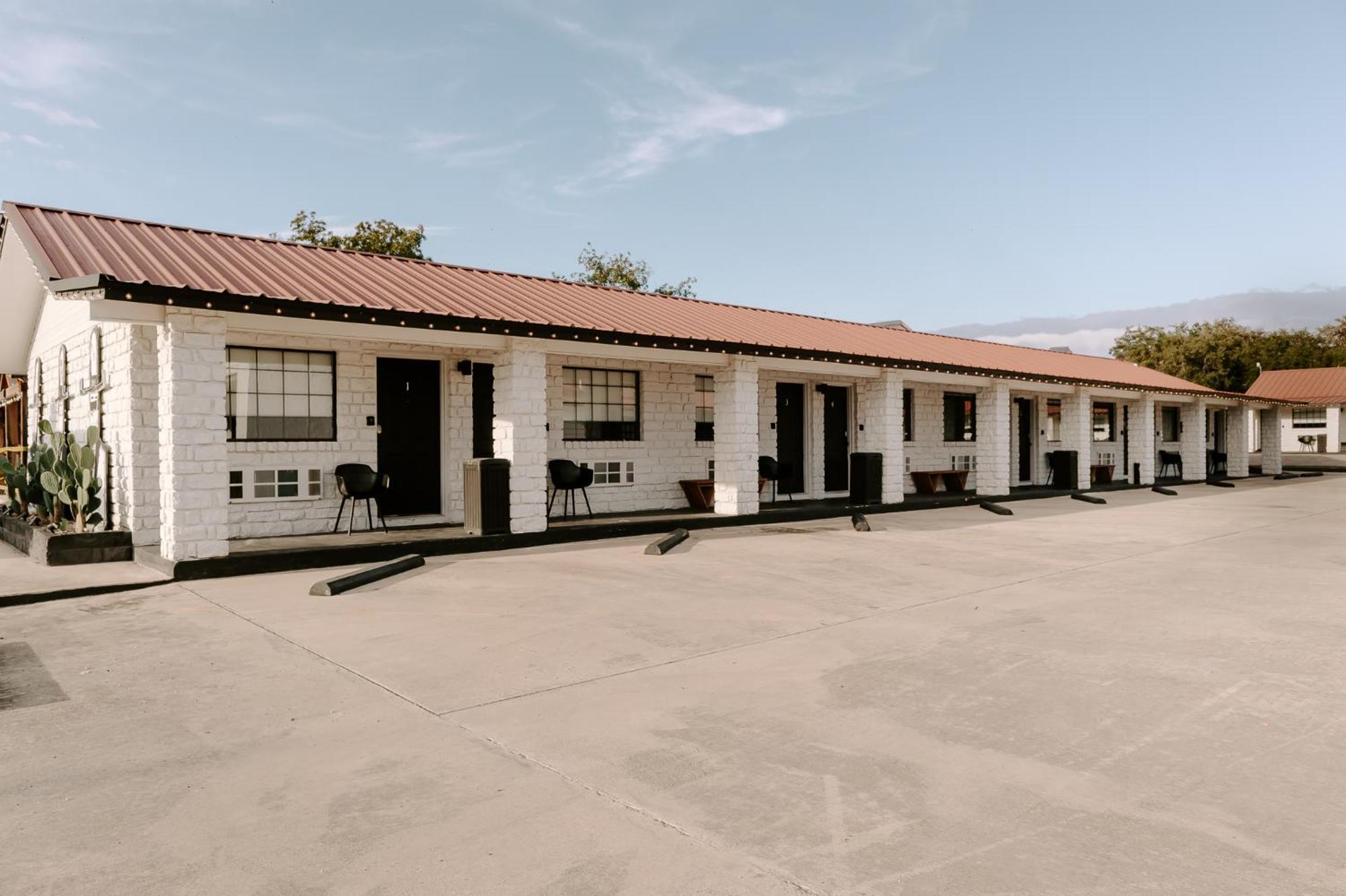 The Cowboy Motel Camp Wood Екстериор снимка